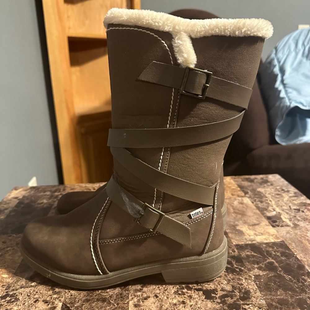Totes winter boots- Woman’s size 9